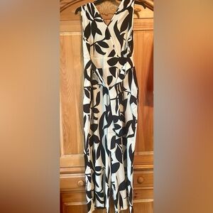 Elegant Black and White Leaf Print jumpsuit xL